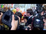 Bolsonaro toma um suquinho em barraquinha em Israel